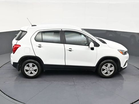 Used 2021 Chevrolet Trax LS AWD/4WD image 18