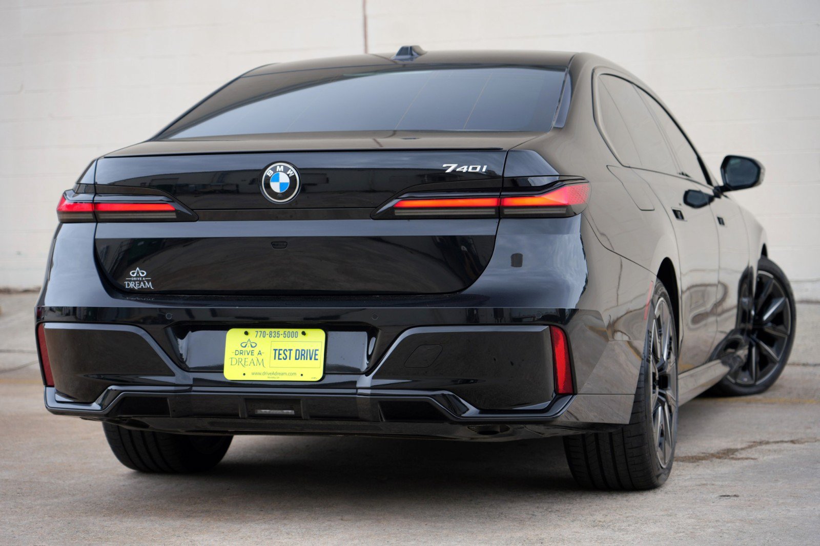 Used 2023 BMW 740i w/ Executive Package RWD image 5
