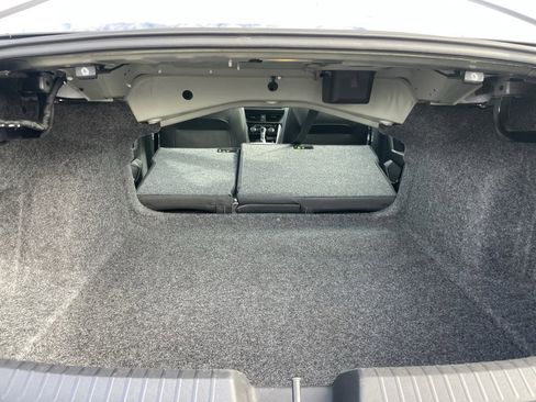 Used 2024 Volkswagen Jetta SE image 32