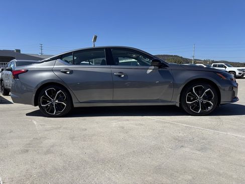 New 2025 Nissan Altima 2.5 SR w/ SR Premium Package image 2