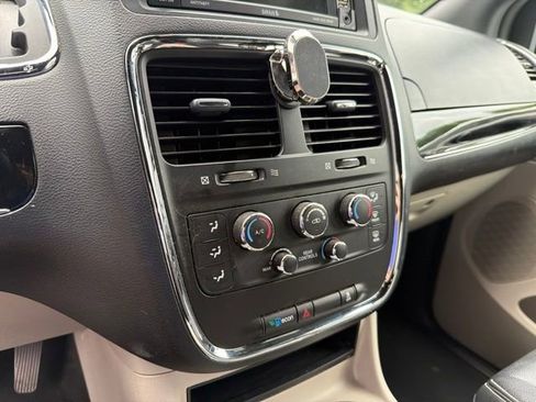 Used 2020 Dodge Grand Caravan SXT FWD image 16
