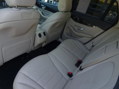 Used 2018 Mercedes-Benz GLC 300 w/ Premium Package image 10