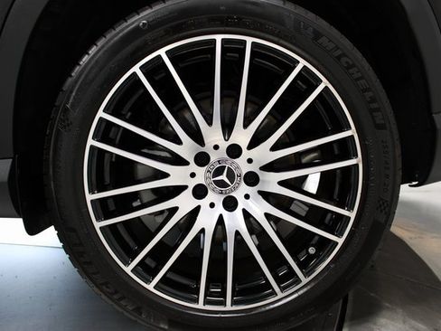 Used 2024 Mercedes-Benz GLC 300 image 34