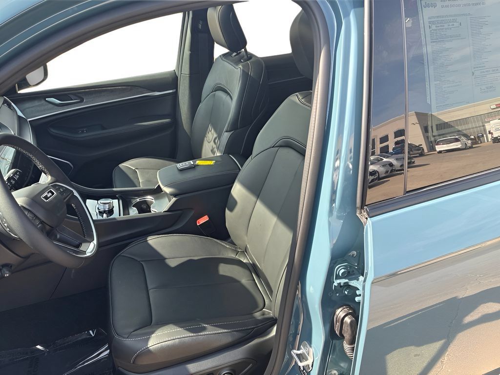 New 2027 Jeep Grand Cherokee Limited AWD/4WD image 26