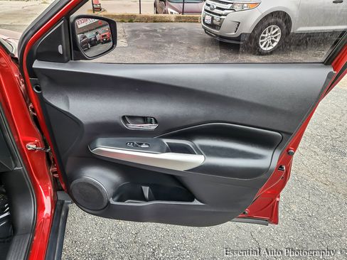 Used 2020 Nissan Kicks SR w/ SR Premium Package FWD image 27
