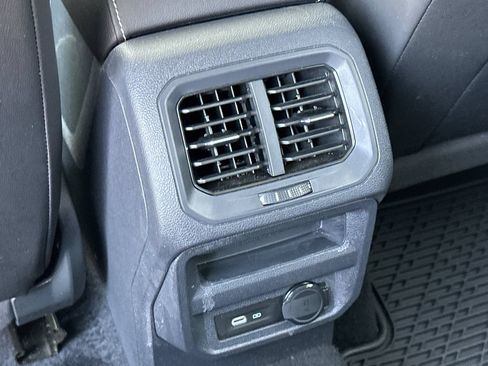 Used 2022 Volkswagen Tiguan SE AWD/4WD image 13