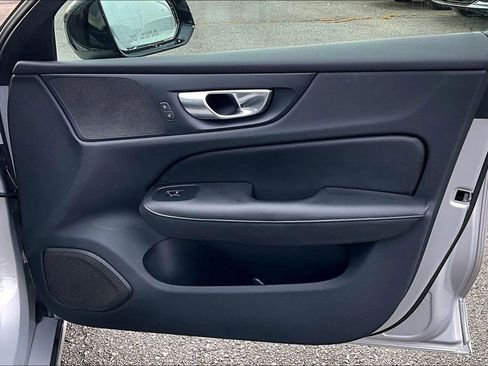 Used 2024 Volvo S60 B5 Plus image 25