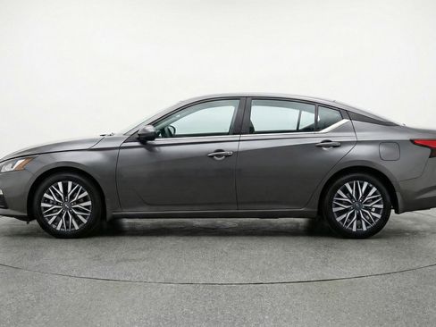 Used 2025 Nissan Altima 2.5 SV image 5