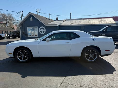 Used 2011 Dodge Challenger image 3
