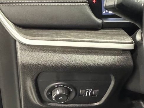 Used 2022 Jeep Grand Cherokee Limited AWD/4WD image 29