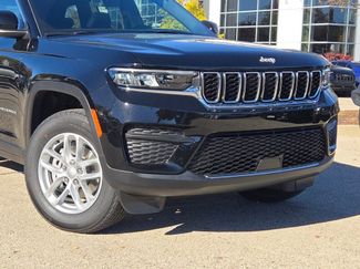 New 2025 Jeep Grand Cherokee Laredo X w/ Luxury Tech Group I video 2