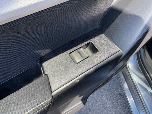 Used 2015 Toyota Corolla LE image 38