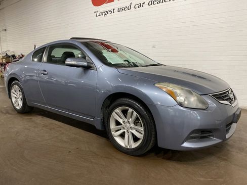 Used 2011 Nissan Altima 2.5 S w/ 2.5S Premium Pkg image 2