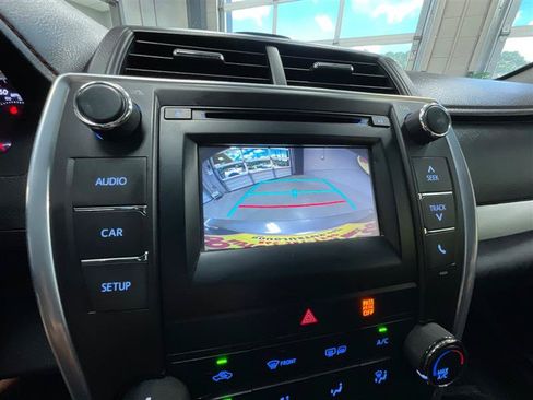 Used 2016 Toyota Camry SE FWD image 19
