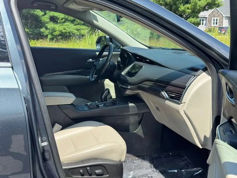 Used 2019 Cadillac XT4 Luxury FWD image 16