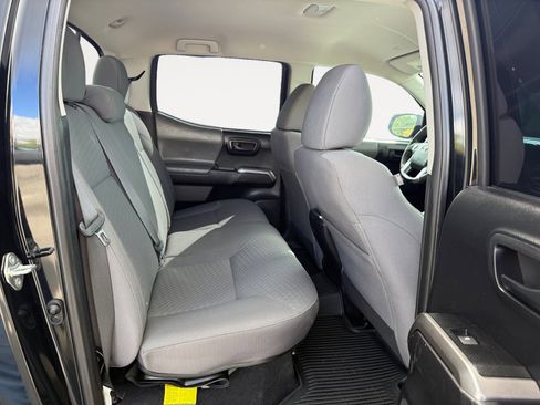 Used 2020 Toyota Tacoma SR5 image 18