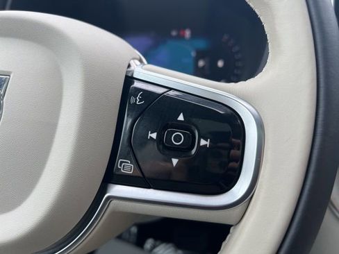 Certified 2023 Volvo XC60 B5 Plus w/ Climate Package image 32