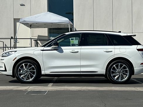 New 2025 Lincoln Corsair Grand Touring image 6