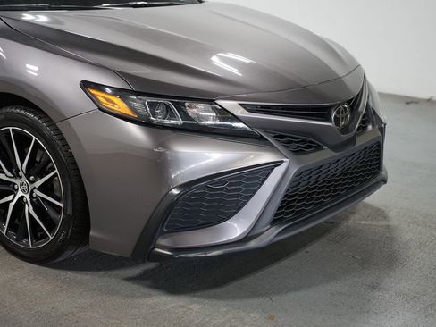 Used 2023 Toyota Camry SE FWD image 4