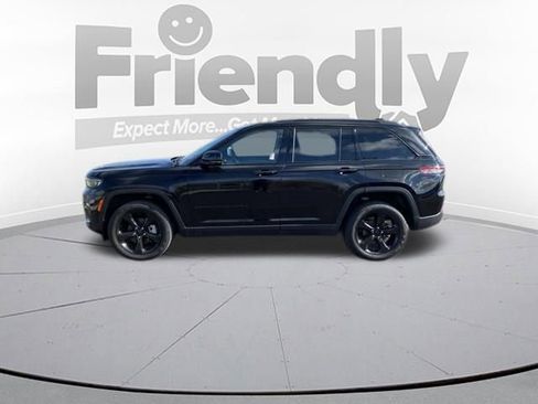 Used 2023 Jeep Grand Cherokee Limited w/ Black Appearance Package AWD/4WD image 8