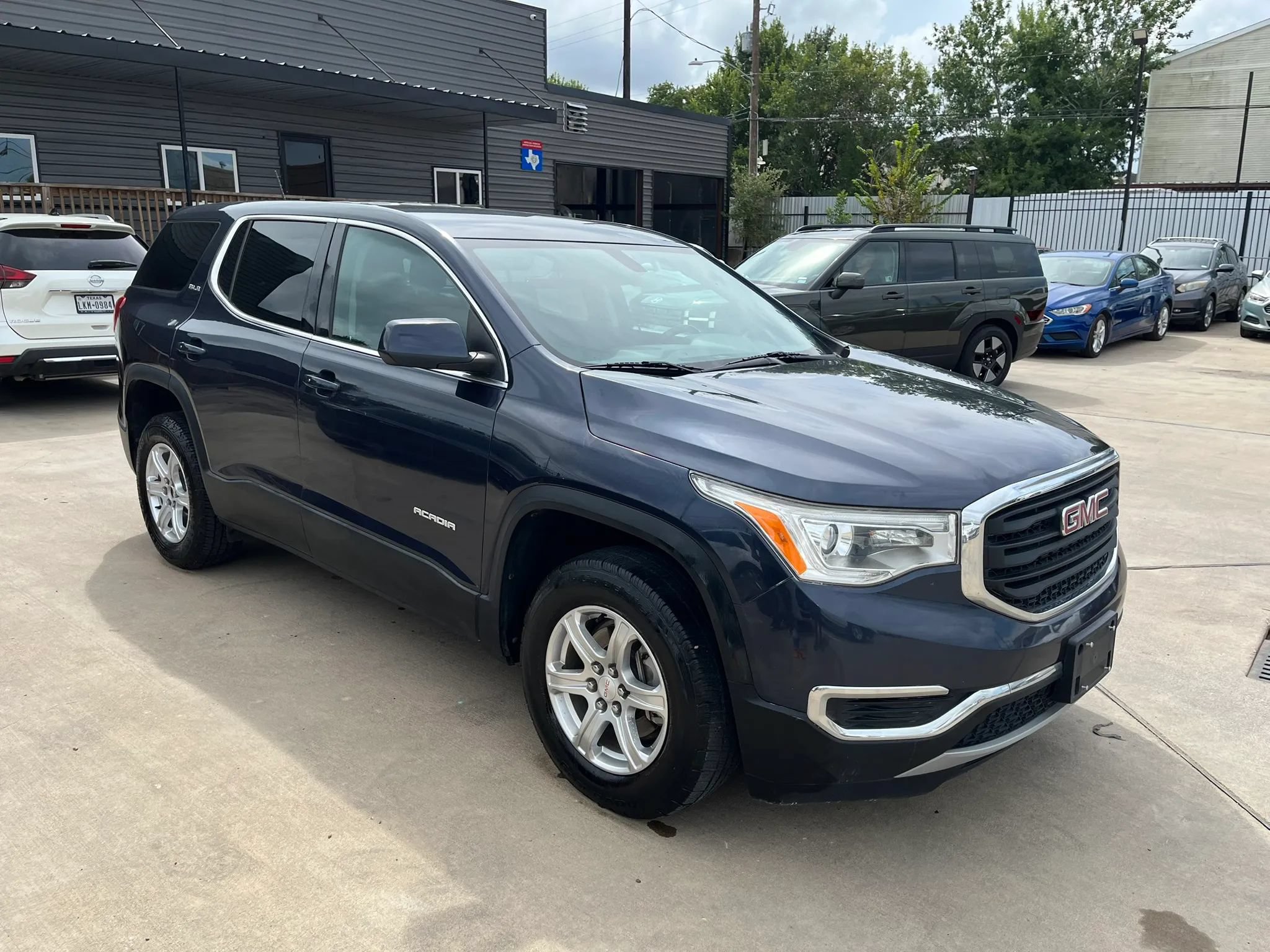 Used 2019 GMC Acadia SLE AWD/4WD image 16
