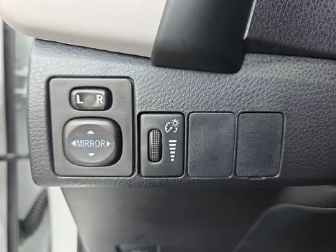 Used 2018 Toyota Corolla LE FWD image 25