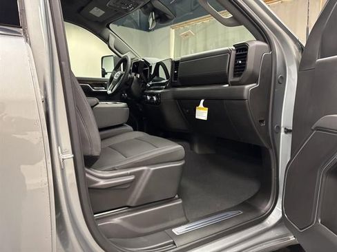 New 2026 GMC Sierra 2500 SLE w/ SLE Value Package; AWD/4WD image 16