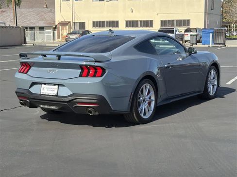 Used 2024 Ford Mustang GT Premium image 4