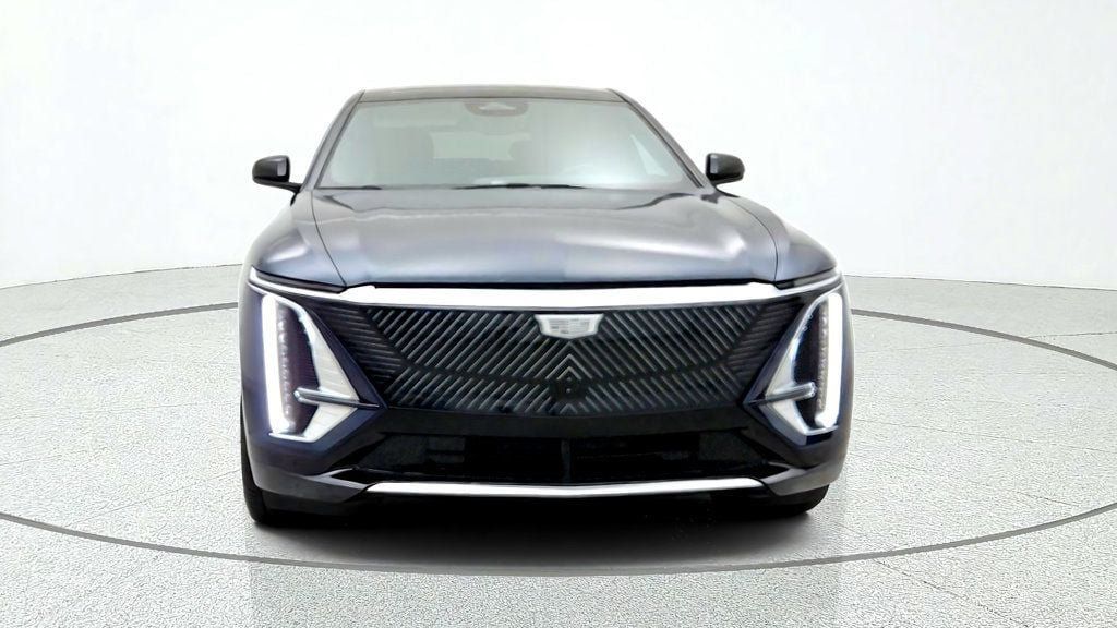 Used 2025 Cadillac Lyriq Luxury w/ LPO, Floor Liner Package AWD/4WD image 2