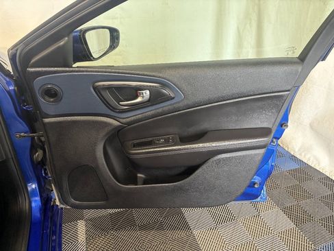 Used 2015 Chrysler 200 S FWD image 12