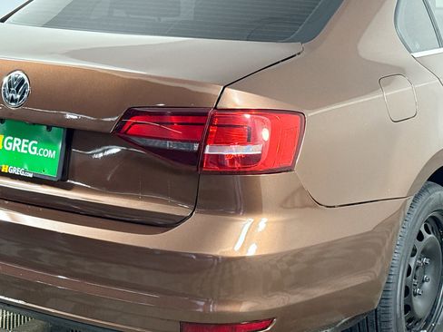 Used 2017 Volkswagen Jetta S image 32