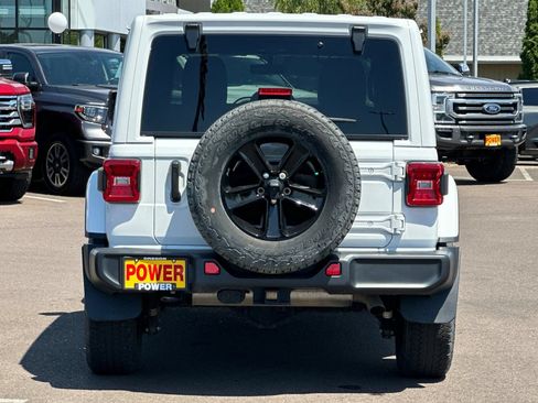 Used 2022 Jeep Wrangler Unlimited Sahara AWD/4WD image 5