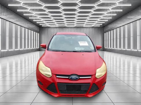 Used 2014 Ford Focus SE FWD image 2