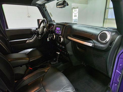 Used 2018 Jeep Wrangler Unlimited Sahara AWD/4WD image 25