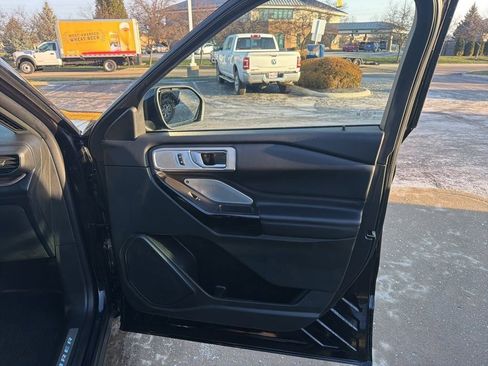Used 2023 Ford Explorer Platinum w/ Technology Package image 29