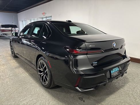 Used 2025 BMW 740i xDrive image 8