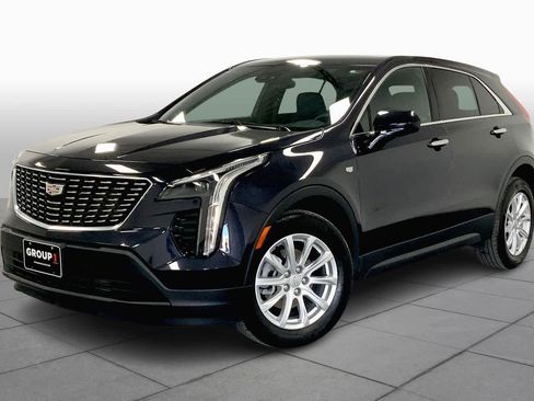 Used 2023 Cadillac XT4 Luxury w/ Cold Weather Package image 2