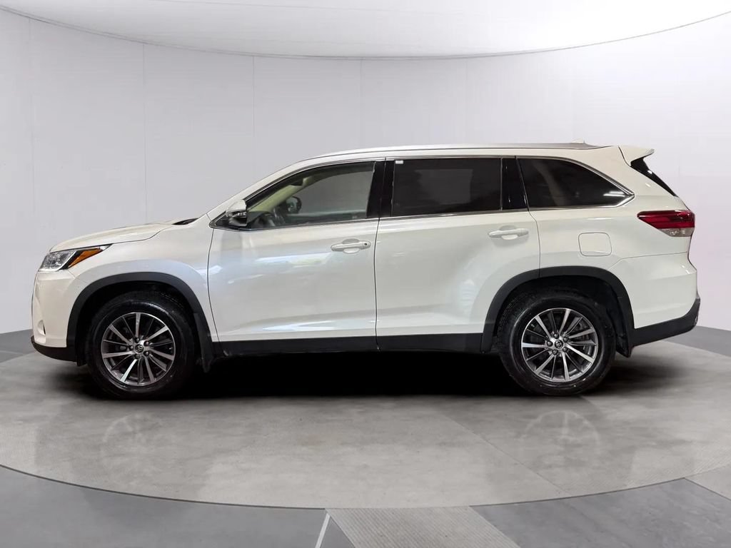 Used 2019 Toyota Highlander XLE AWD/4WD image 6