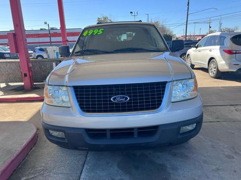Used 2006 Ford Expedition XLT image 2