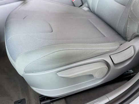 Used 2023 Hyundai Elantra SE FWD image 15