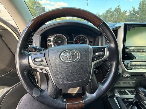 Used 2019 Toyota Land Cruiser w/ Carpet Mat Package AWD/4WD image 21