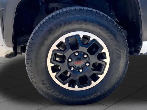 Used 2025 Toyota Tacoma TRD Off-Road AWD/4WD image 11