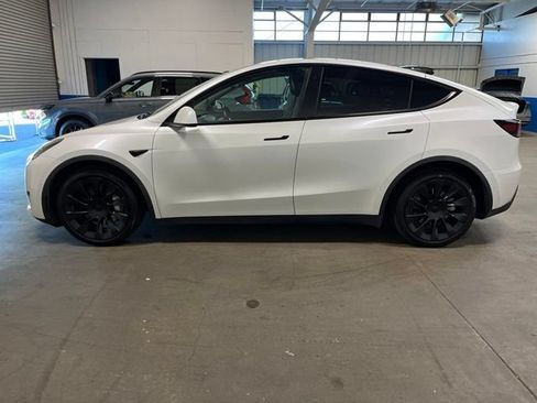 Used 2021 Tesla Model Y Long Range AWD/4WD image 6
