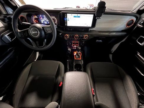 Used 2024 Jeep Wrangler Willys image 17