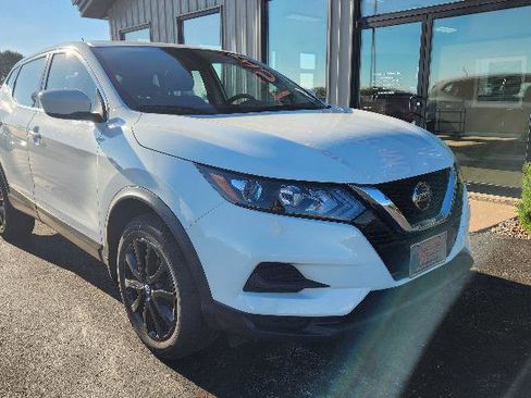 Used 2022 Nissan Rogue Sport S image 3