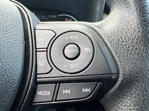 Used 2025 Toyota RAV4 XLE AWD/4WD image 25