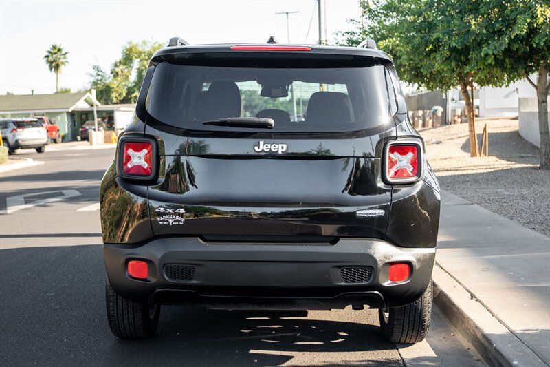 Used 2017 Jeep Renegade Latitude w/ Popular Equipment Group AWD/4WD image 4