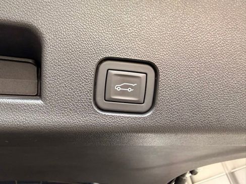 Used 2025 Chevrolet Traverse RS AWD/4WD image 9