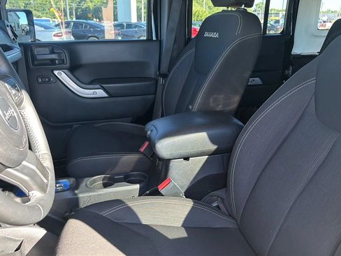 Used 2016 Jeep Wrangler Unlimited Sahara w/ Connectivity Group AWD/4WD image 87