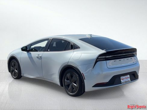 Used 2025 Toyota Prius Plug-In Hybrid FWD image 3